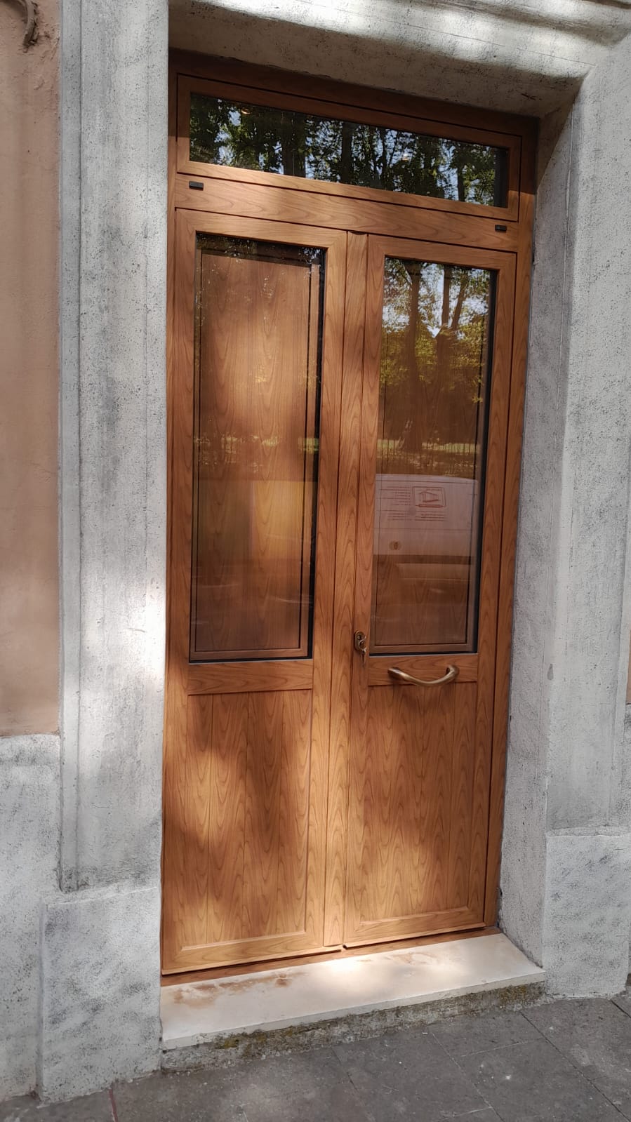 Porta d’ingresso con finitura effetto legno